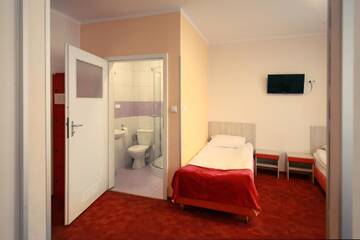 Четырехместный номер с ванной комнатой в  eMKa Hostel